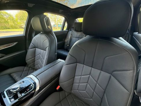 Used 2025 BMW 760i xDrive w/ Executive Package image 17