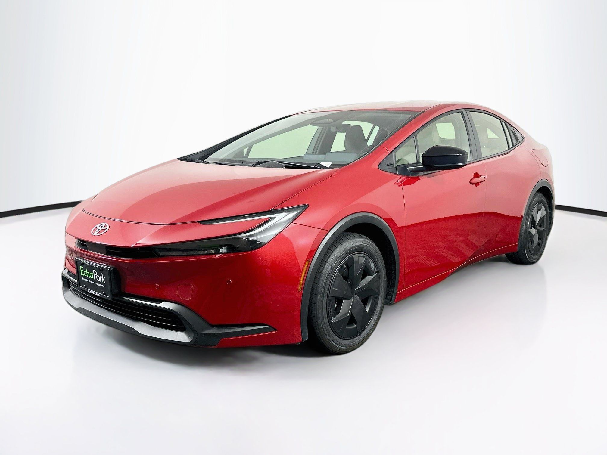 Used 2025 Toyota Prius LE FWD image 3
