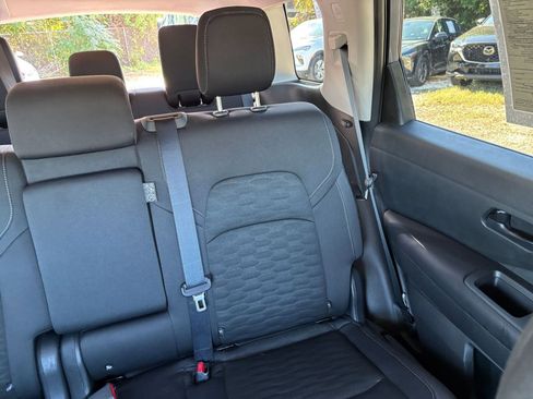 Used 2025 Nissan Pathfinder SV image 39