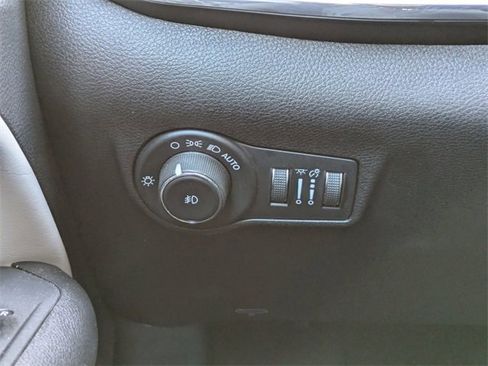 Used 2023 Jeep Compass Limited image 26