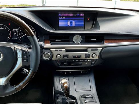 Used 2013 Lexus ES 350 w/ Luxury Pkg image 7