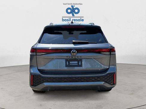 Used 2026 Volkswagen Tiguan SE R-Line AWD/4WD image 5