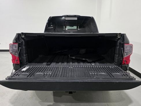 Used 2019 Nissan Titan S image 29