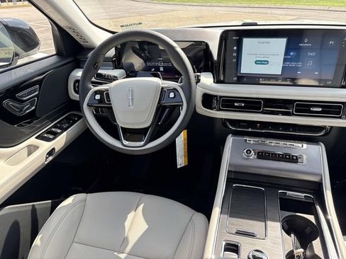 New 2026 Lincoln Aviator AWD w/ Jet Appearance Package image 13