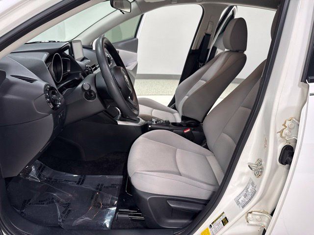 Used 2019 Toyota Yaris L FWD image 12