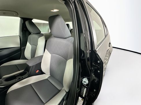 Used 2025 Toyota Corolla LE image 12