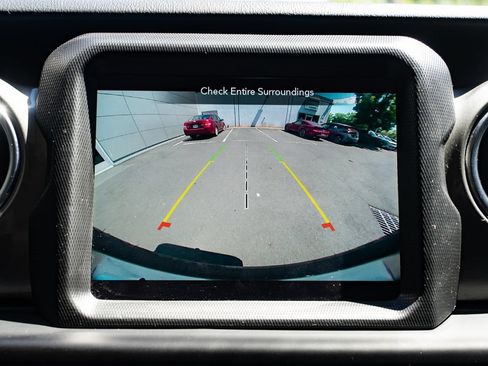 Used 2021 Jeep Wrangler Unlimited Sahara w/ Uconnect 4C Nav & Sound Group AWD/4WD image 18