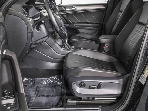 Used 2022 Volkswagen Tiguan SE R-Line image 25