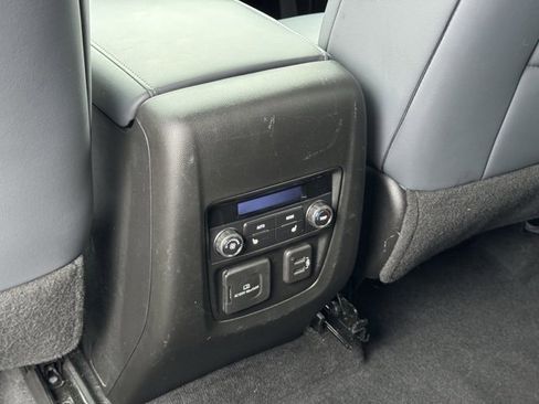 Used 2024 Buick Enclave Premium image 13