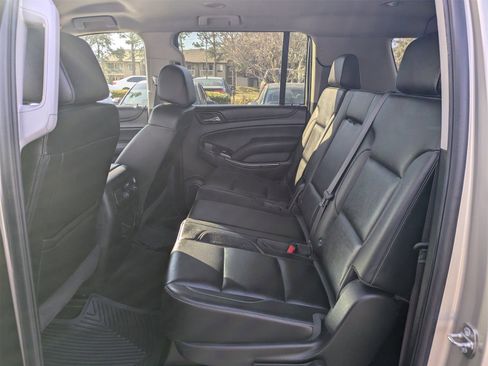 Used 2017 Chevrolet Suburban LT image 21