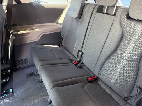 New 2026 Kia Carnival LX FWD image 9
