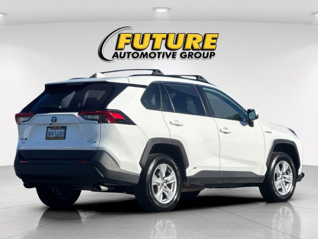 Used 2021 Toyota RAV4 XLE AWD/4WD image 3