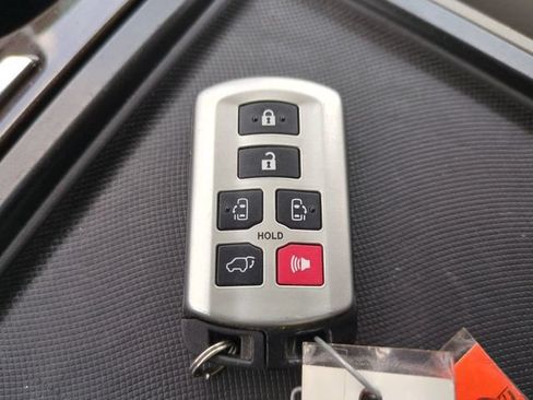 Used 2017 Toyota Sienna XLE w/ XLE Navigation Package AWD/4WD image 38