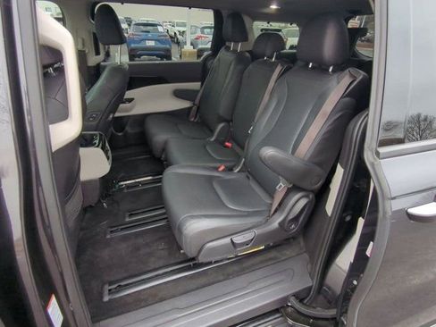Used 2024 Kia Carnival SX Prestige image 16