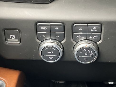 Used 2024 GMC Sierra 2500 Denali Ultimate w/ Max Trailering Package image 18