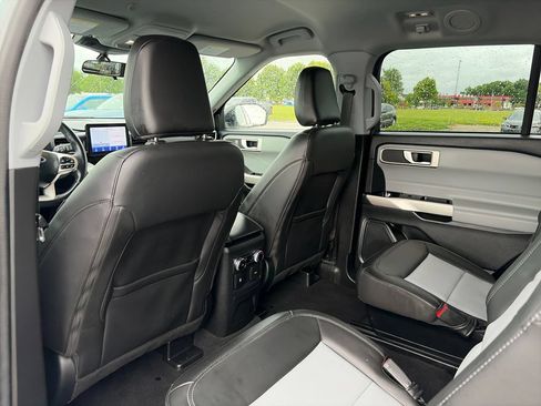 Used 2023 Ford Explorer XLT w/ Equipment Group 202A AWD/4WD image 26
