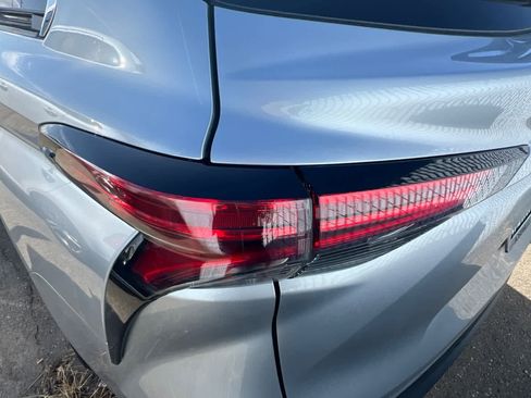 Used 2022 Toyota Sienna XLE w/ XLE Plus Package FWD image 20
