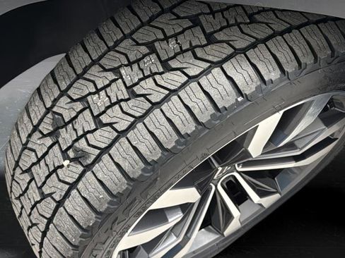 Used 2023 Volkswagen Atlas SEL Premium image 31