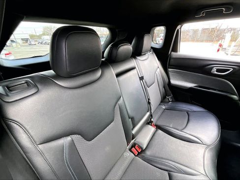 Used 2025 Jeep Compass Latitude image 20