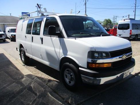 Used 2019 Chevrolet Express 2500 w/ Driver Convenience Package RWD image 3