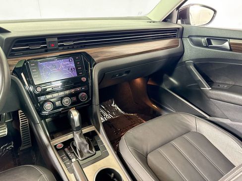 Used 2022 Volkswagen Passat 2.0T image 30