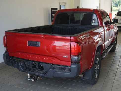 Used 2019 Toyota Tacoma TRD Sport AWD/4WD image 11