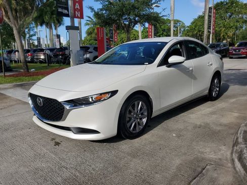 Used 2021 MAZDA MAZDA3 s FWD image 3