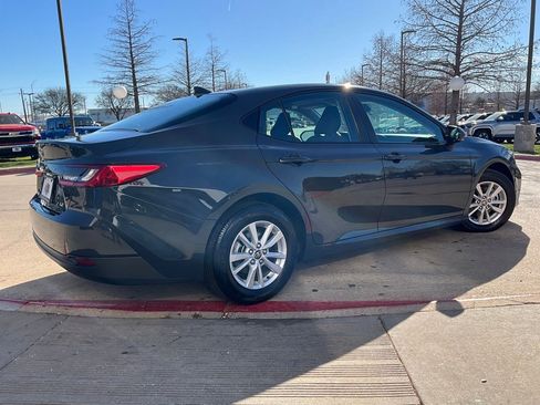 Used 2025 Toyota Camry LE image 6