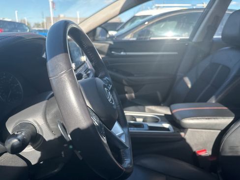 Used 2024 Nissan Altima 2.5 SR FWD image 32