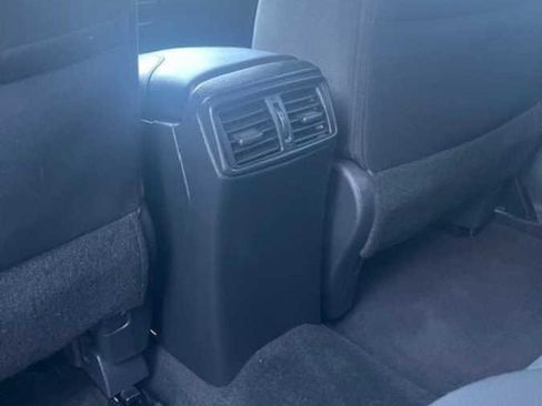 Used 2018 Nissan Rogue SV image 16