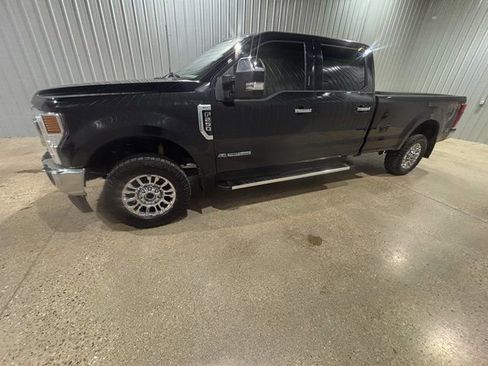 Used 2022 Ford F250 XLT w/ XLT Premium Package image 2