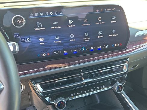Used 2024 Chevrolet Traverse Z71 w/ Enhanced Driving Package AWD/4WD image 20