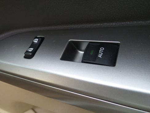 Used 2013 Toyota Land Cruiser image 51