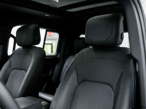 Used 2023 Land Rover Defender 130 SE image 67
