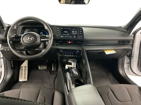 Certified 2025 Hyundai Elantra Sport FWD image 6