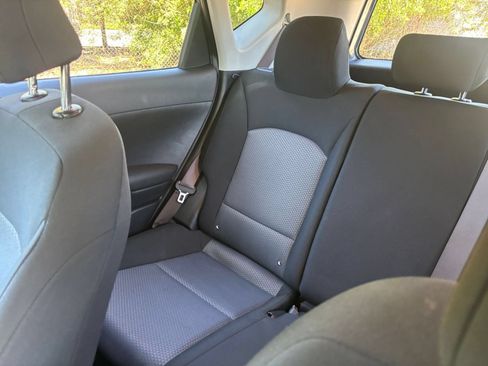 Used 2025 Kia Soul LX w/ LX Technology Package FWD image 39