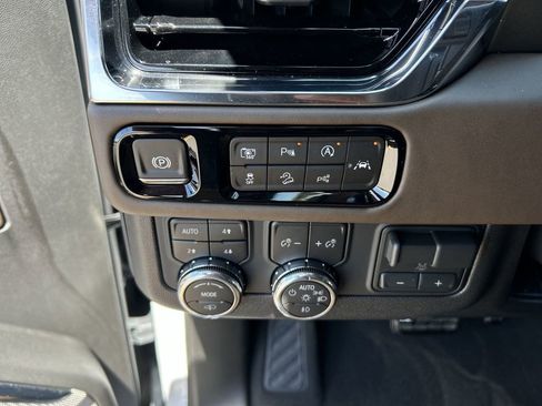 Used 2026 GMC Yukon XL Denali Ultimate AWD/4WD image 18
