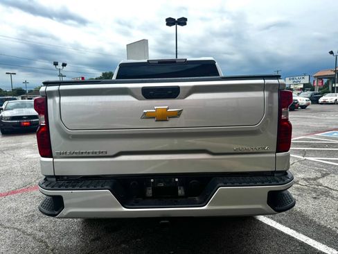 Used 2022 Chevrolet Silverado 1500 Custom RWD image 4