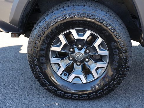 Used 2021 Toyota Tacoma TRD Off-Road w/ Technology Package image 12