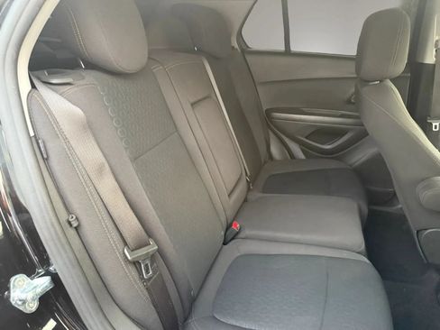 Used 2022 Chevrolet Trax LS w/ Tint and Cruise Package FWD image 31