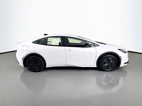 New 2026 Toyota Prius Plug-In Hybrid FWD image 4