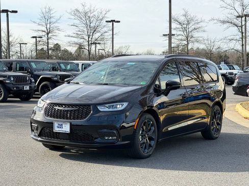 New 2026 Chrysler Pacifica Select image 3