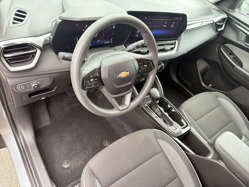 Used 2025 Chevrolet TrailBlazer LT FWD image 10