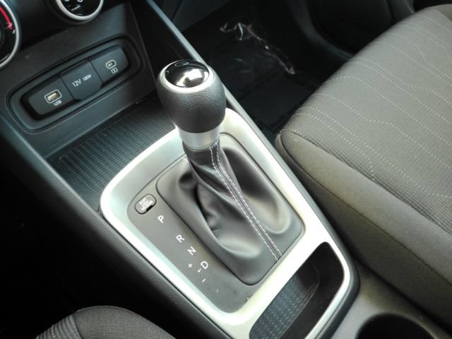 Used 2023 Hyundai Venue SE FWD image 40