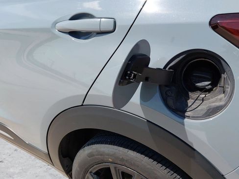 Used 2023 Nissan Kicks SR w/ SR Premium Package FWD image 13