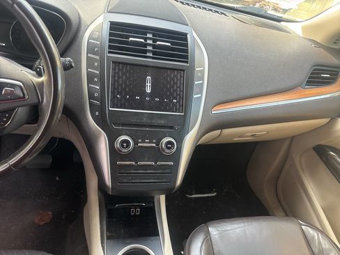 Used 2018 Lincoln MKC Select image 11