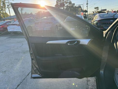 Used 2019 Nissan Sentra S w/ Appearance Package FWD image 12
