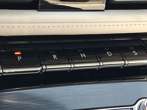 Used 2021 Lincoln Nautilus Black Label image 17