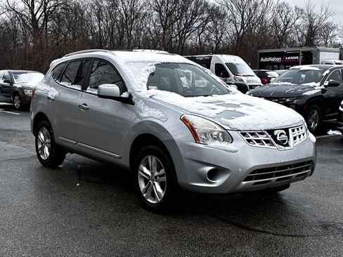 Used 2013 Nissan Rogue SV image 3