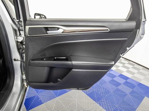 Used 2015 Ford Fusion SE w/ Equipment Group 202A FWD image 15